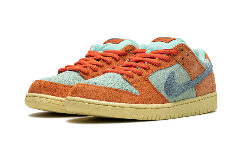 Nike SB Dunk Low "Orange Emerald Rise"