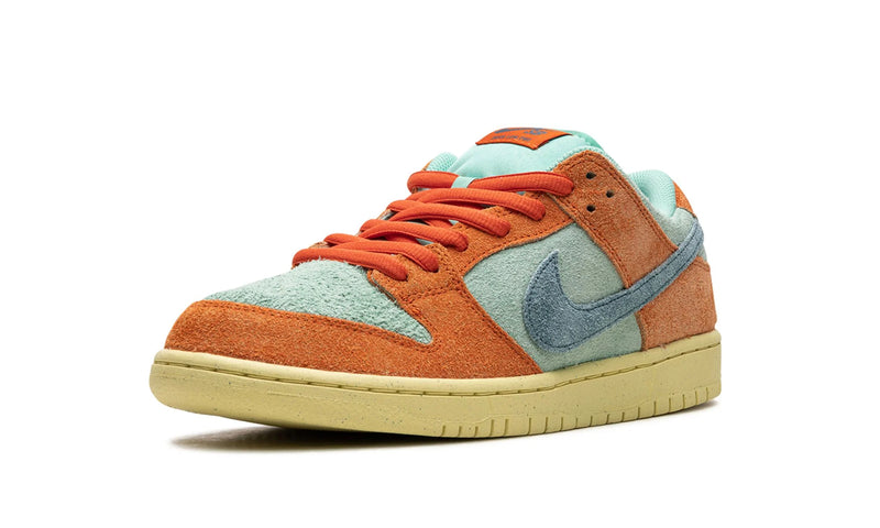 Nike SB Dunk Low "Orange Emerald Rise"