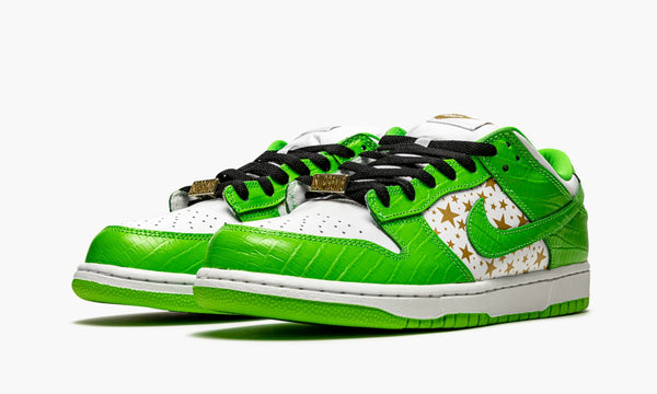 Nike SB Dunk Low "Supreme Stars Mean Green"