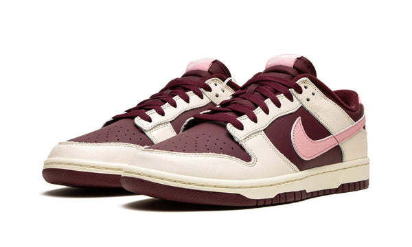 Nike Dunk Low "Valentine's Day" (2023)